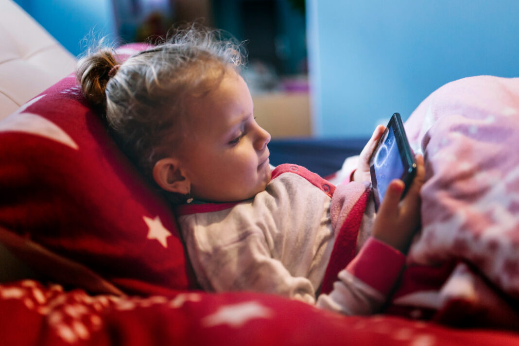 caster Disney+ ordinateur television caster Disney+