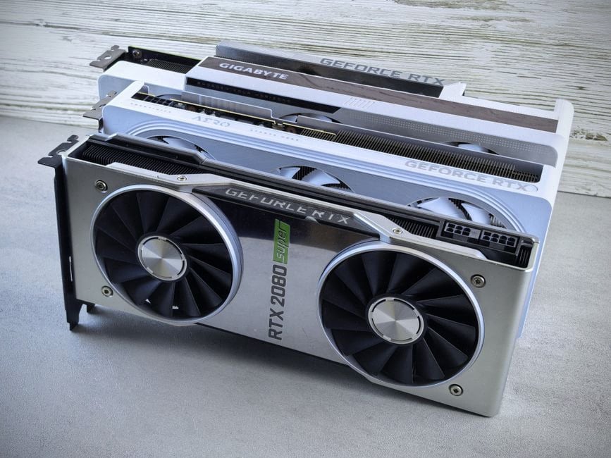 Ingénieurs surveillant des serveurs GPU pour modèles IA open-weight
