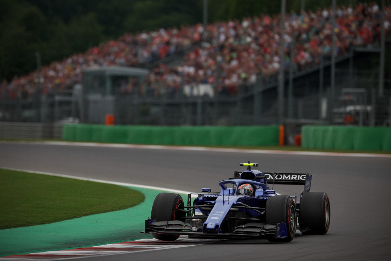 Monoplace F1 en appui dans un virage serré du Hungaroring