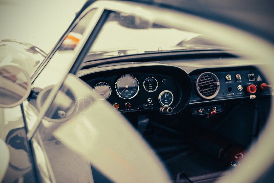 Tableau de bord électrique illustrant le gain d’autonomie de la Renault 5