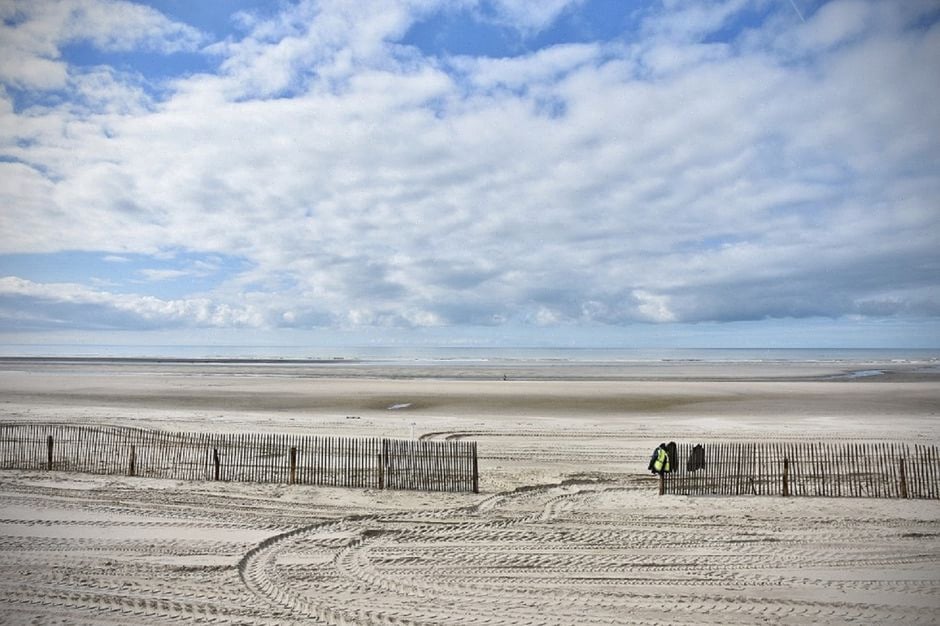 Ingénieurs préparant le terrain des futurs EPR2 à Gravelines