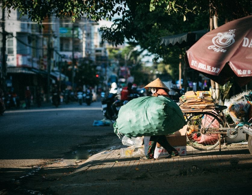 Nano S05 en essai routier au milieu du trafic vietnamien