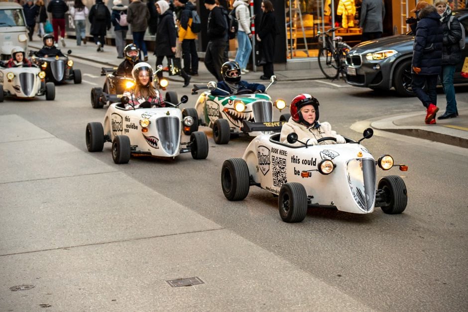 Mini-véhicule électrique Yozma IN 10 roulant à vitesse urbaine