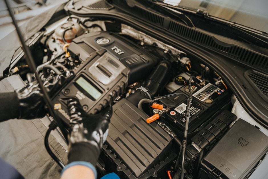 Diagnostic de module de batterie électrique en atelier spécialisé