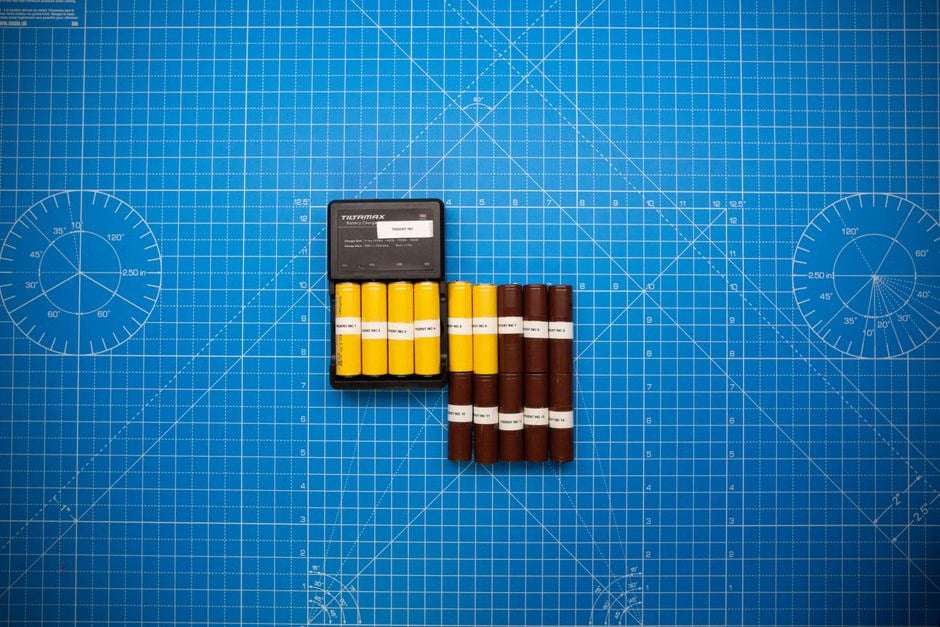 Batterie domestique et recharge électrique liées aux panneaux solaires