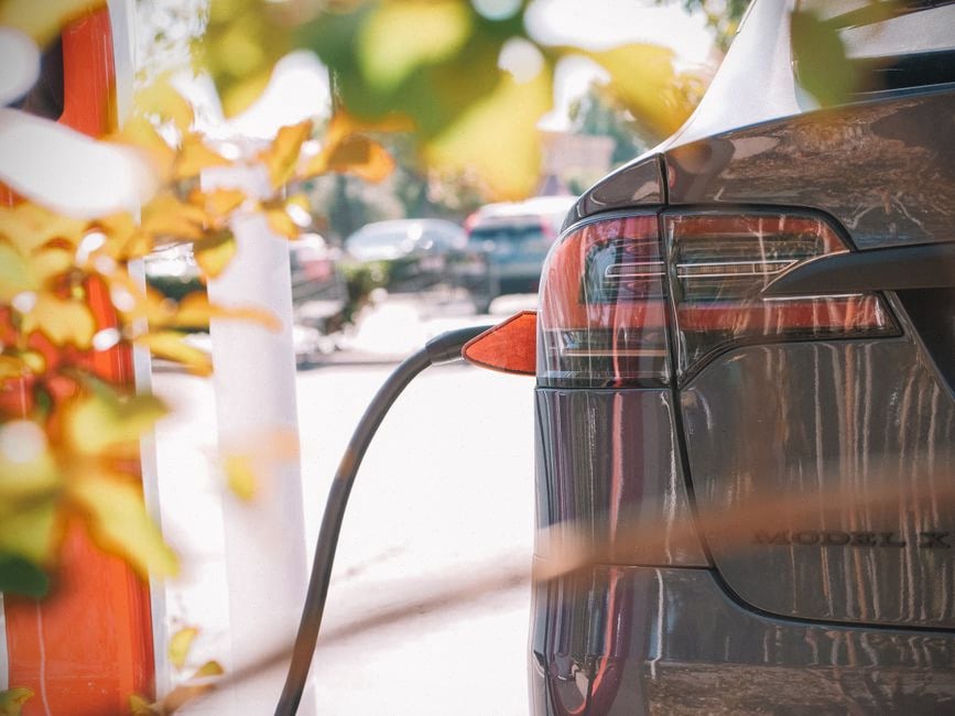 Recharge de véhicule électrique pendant une période de prix bas